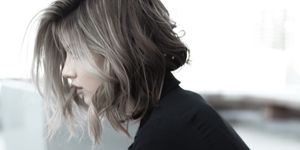 kiharrin-lyhyisiin-hiuksiin-front